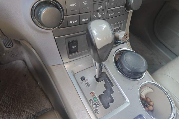 Used Toyota Highlander 2009 2.7L Two-Wheel Drive 7-Seater Luxury Edition Gear Lever