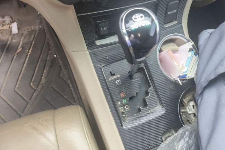 Used Toyota Highlander 2009 2.7L Two-Wheel Drive 5-Seater Sport Edition Gear Lever