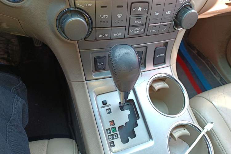 Used Toyota Highlander 2009 2.7L Two-Wheel Drive 7-Seater Luxury Edition Gear Lever
