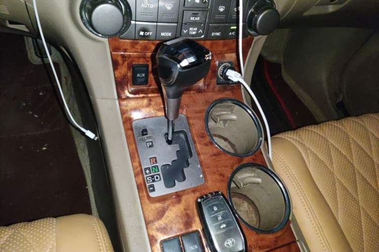 Used Toyota Highlander 2009 2.7L Two-Wheel Drive 7-Seater Luxury Navigation Edition Gear Lever