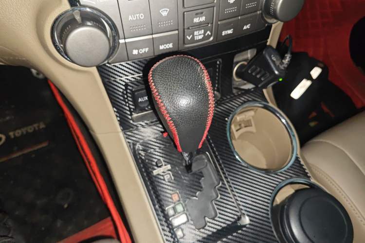 Used Toyota Highlander 2009 2.7L Two-Wheel Drive 7-Seater Luxury Edition Gear Lever