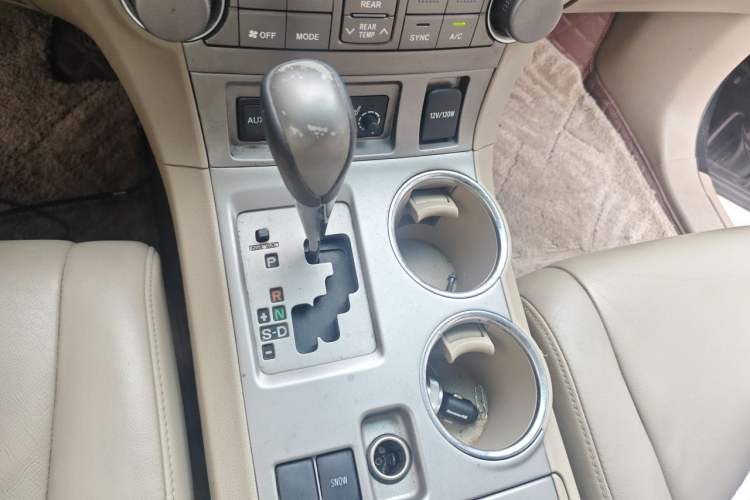Used Toyota Highlander 2009 2.7L Two-Wheel Drive 7-Seater Luxury Edition Gear Lever