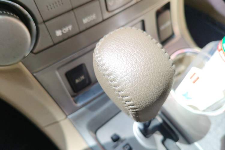 Used Toyota Highlander 2009 2.7L Two-Wheel Drive 7-Seater Luxury Edition Gear Lever