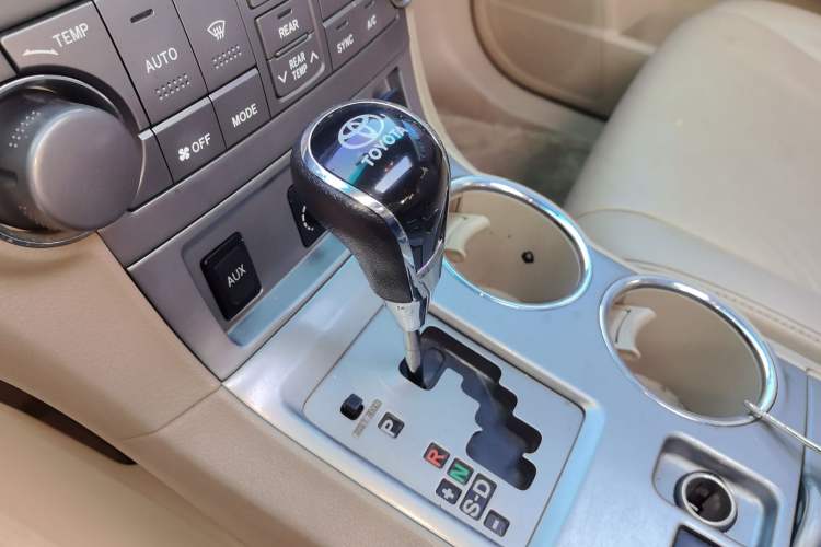 Used Toyota Highlander 2009 2.7L Two-Wheel Drive 7-Seater Luxury Edition Gear Lever