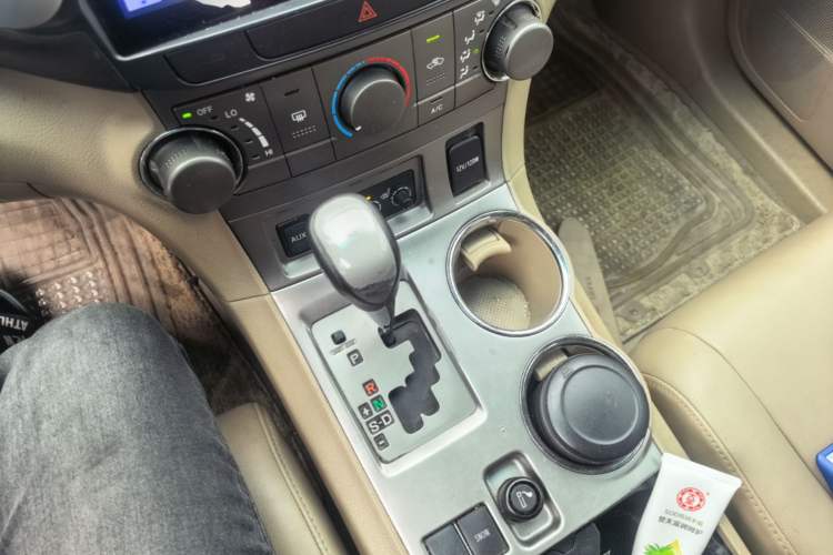 Used Toyota Highlander 2009 2.7L Two-Wheel Drive 5-Seater Sport Edition Gear Lever