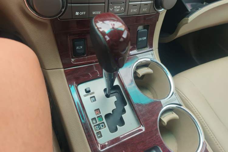 Used Toyota Highlander 2009 2.7L Two-Wheel Drive 7-Seater Luxury Edition Gear Lever