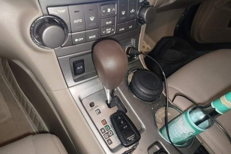 Used Toyota Highlander 2009 2.7L Two-Wheel Drive 7-Seater Luxury Edition Gear Lever