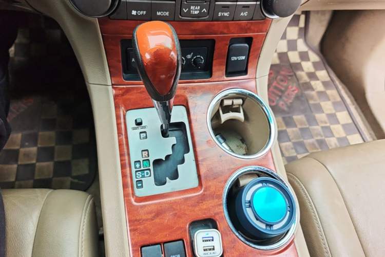 Used Toyota Highlander 2009 2.7L Two-Wheel Drive 7-Seater Supreme Edition Gear Lever