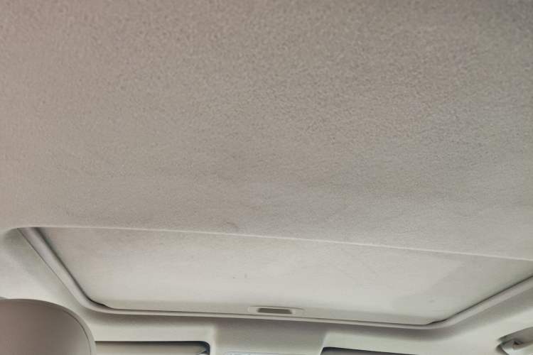 Used Toyota Highlander 2009 2.7L Two-Wheel Drive 7-Seater Luxury Edition Headliner