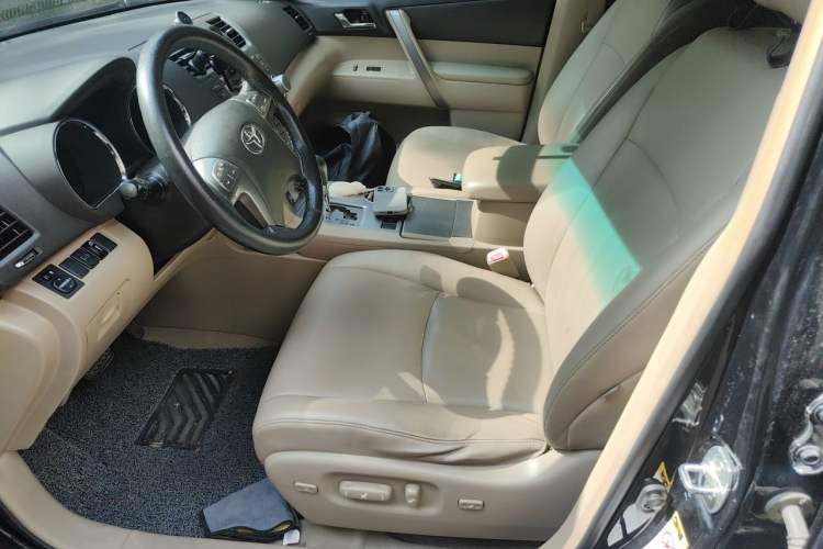 Used Toyota Highlander 2009 2.7L Two-Wheel Drive 7-Seater Luxury Edition Left Front Seat