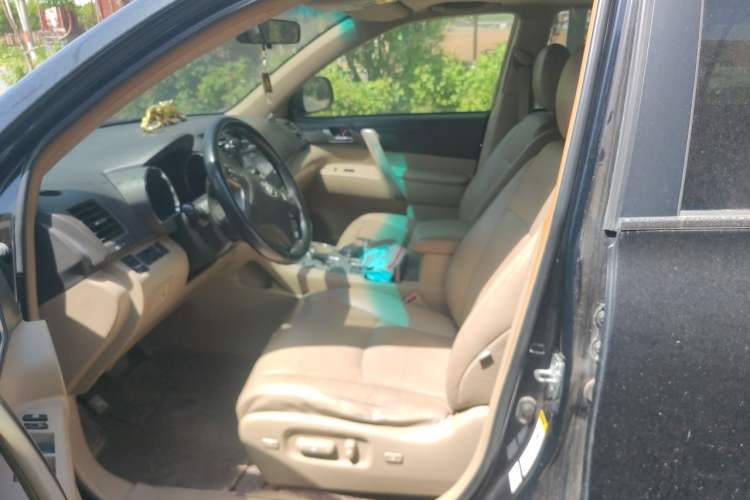 Used Toyota Highlander 2009 2.7L Two-Wheel Drive 7-Seater Luxury Edition Left Front Seat