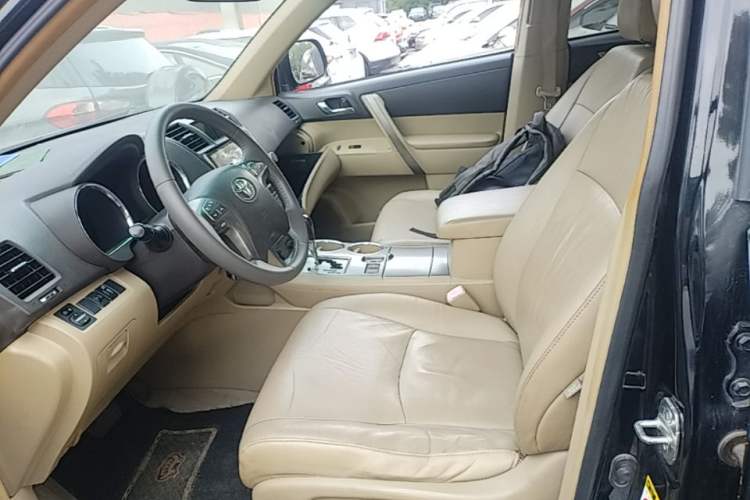 Used Toyota Highlander 2009 2.7L Two-Wheel Drive 7-Seater Luxury Edition Left Front Seat