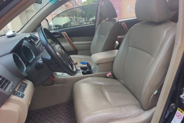 Used Toyota Highlander 2009 2.7L Two-Wheel Drive 7-Seater Luxury Edition Left Front Seat