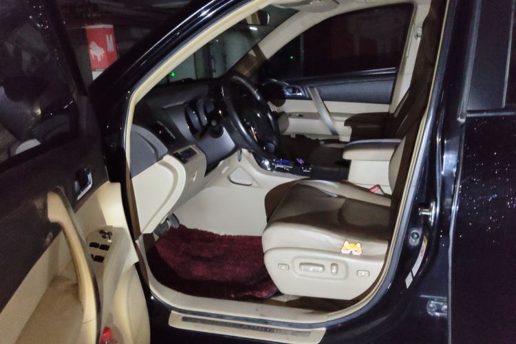 Used Toyota Highlander 2009 2.7L Two-Wheel Drive 7-Seater Luxury Edition Left Front Seat