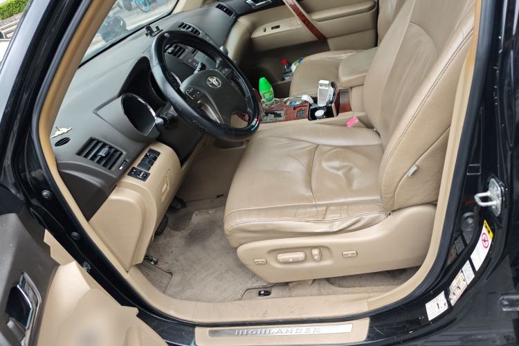 Used Toyota Highlander 2009 2.7L Two-Wheel Drive 7-Seater Luxury Edition Left Front Seat
