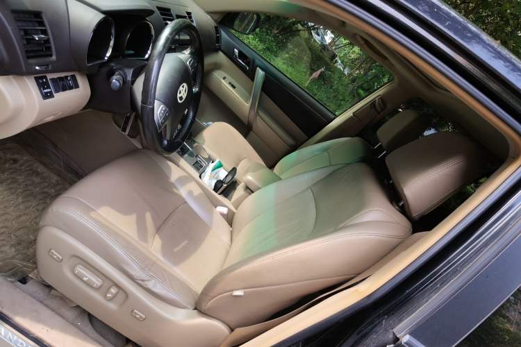 Used Toyota Highlander 2009 2.7L Two-Wheel Drive 7-Seater Luxury Edition Left Front Seat