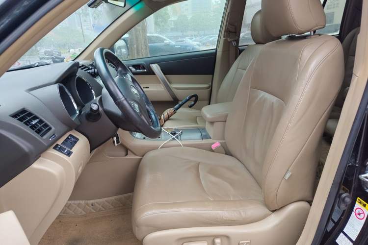 Used Toyota Highlander 2009 2.7L Two-Wheel Drive 7-Seater Luxury Edition Left Front Seat