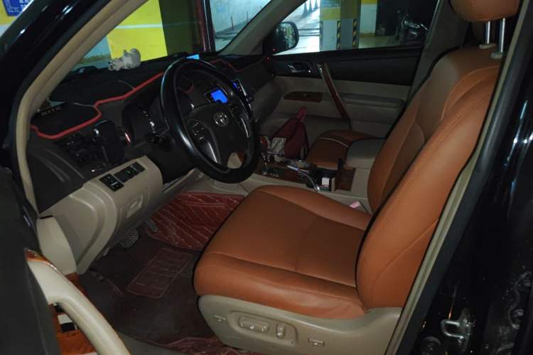 Used Toyota Highlander 2009 2.7L Two-Wheel Drive 7-Seater Luxury Edition Left Front Seat