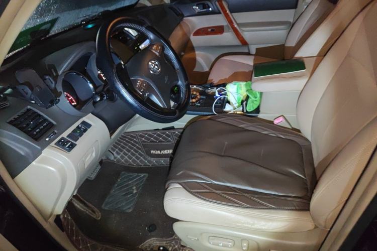 Used Toyota Highlander 2009 2.7L Two-Wheel Drive 7-Seater Luxury Edition Left Front Seat