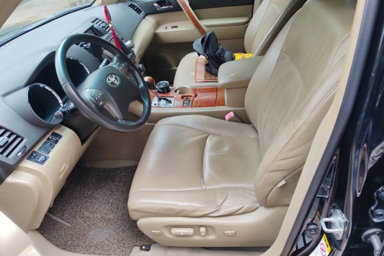 Used Toyota Highlander 2009 2.7L Two-Wheel Drive 7-Seater Luxury Edition Left Front Seat