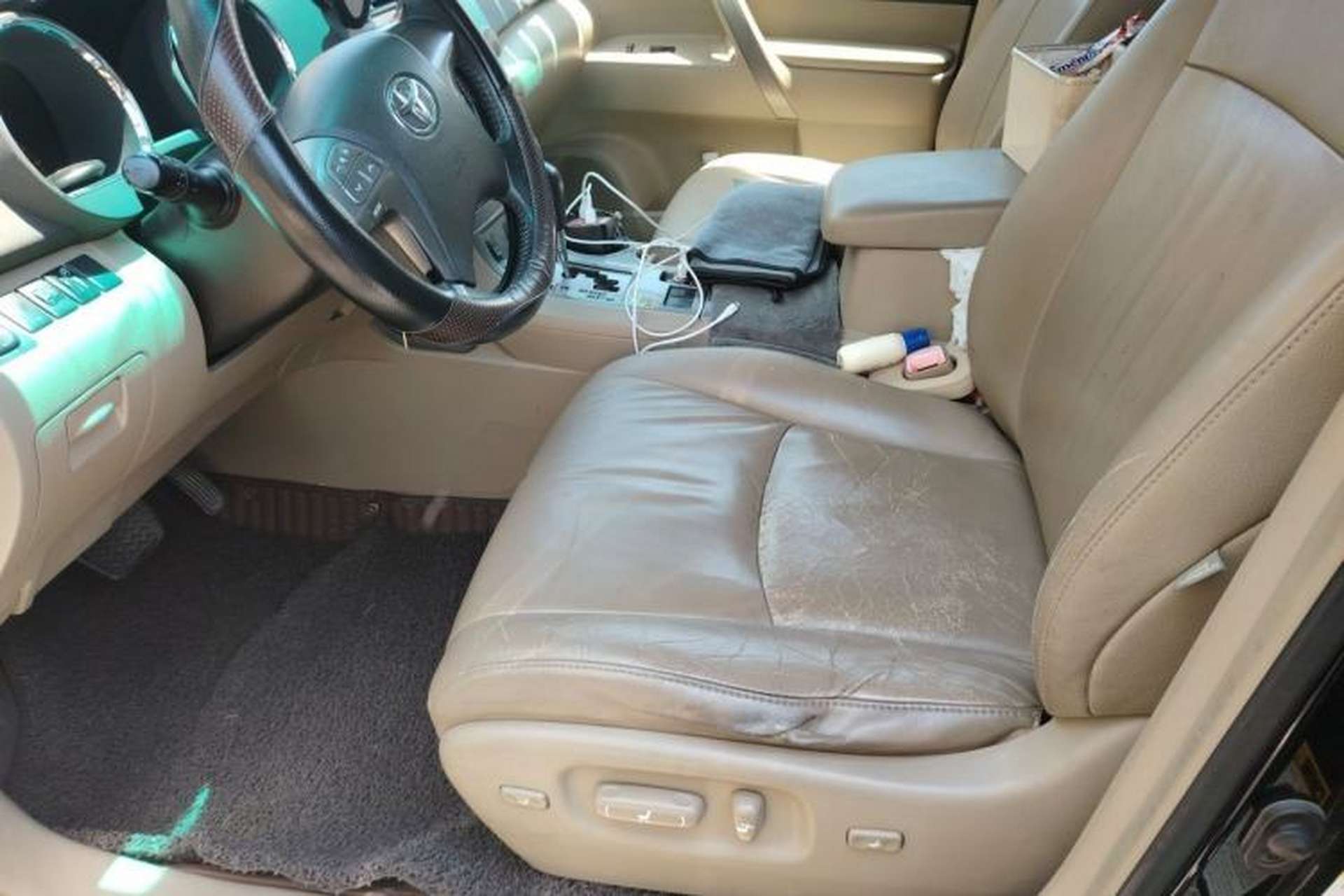 Used Toyota Highlander 2009 2.7L Two-Wheel Drive 5-Seater Sport Edition Left Front Seat