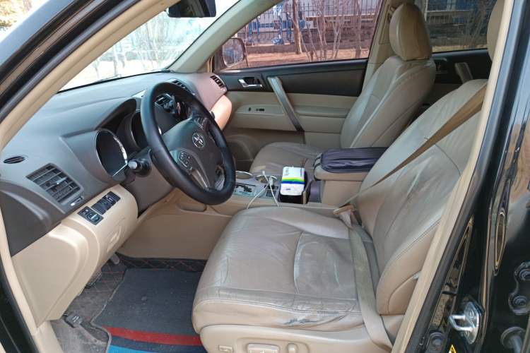 Used Toyota Highlander 2009 2.7L Two-Wheel Drive 7-Seater Luxury Edition Left Front Seat