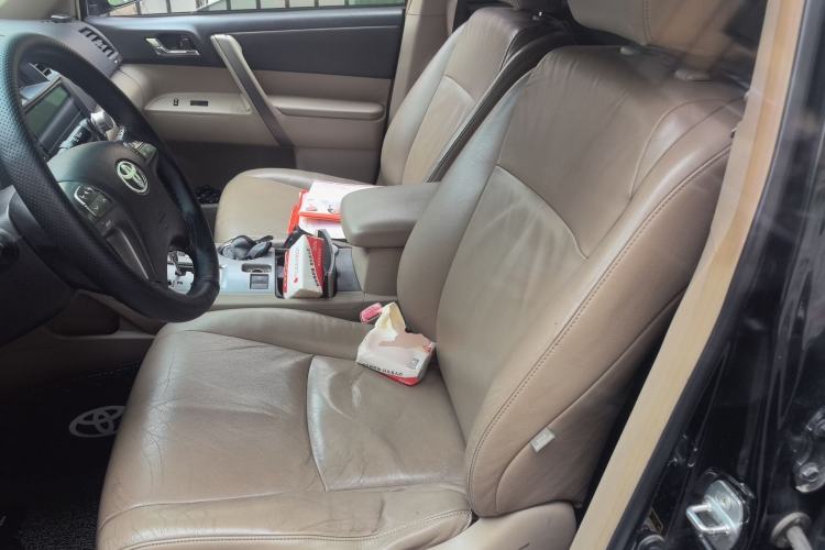 Used Toyota Highlander 2009 2.7L Two-Wheel Drive 7-Seater Luxury Edition Left Front Seat