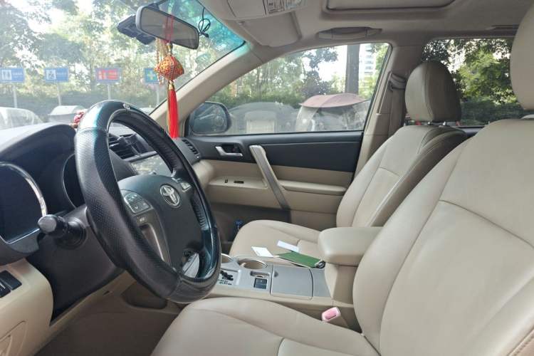 Used Toyota Highlander 2009 2.7L Two-Wheel Drive 7-Seater Luxury Edition Left Front Seat