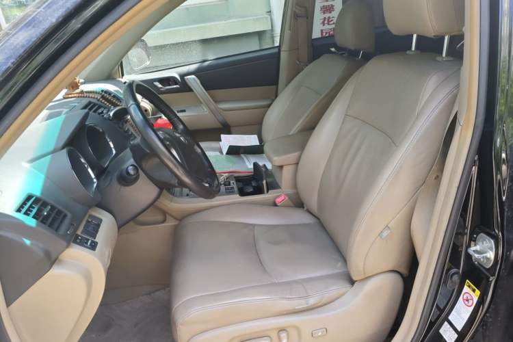Used Toyota Highlander 2009 2.7L Two-Wheel Drive 7-Seater Luxury Edition Left Front Seat