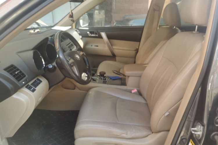 Used Toyota Highlander 2009 2.7L Two-Wheel Drive 7-Seater Luxury Edition Left Front Seat