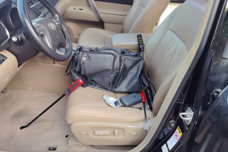 Used Toyota Highlander 2009 2.7L Two-Wheel Drive 7-Seater Luxury Edition Left Front Seat