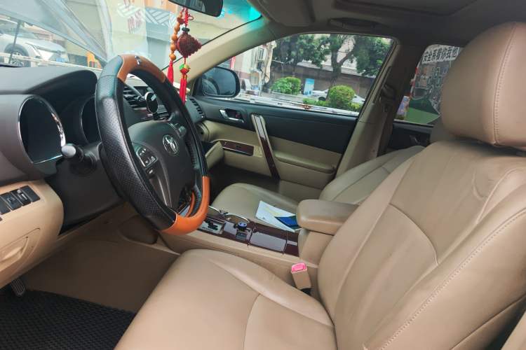 Used Toyota Highlander 2009 2.7L Two-Wheel Drive 7-Seater Luxury Edition Left Front Seat