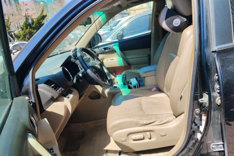 Used Toyota Highlander 2009 2.7L Two-Wheel Drive 7-Seater Luxury Edition Left Front Seat