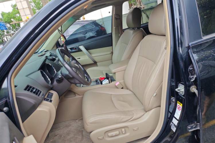 Used Toyota Highlander 2009 2.7L Two-Wheel Drive 7-Seater Luxury Edition Left Front Seat