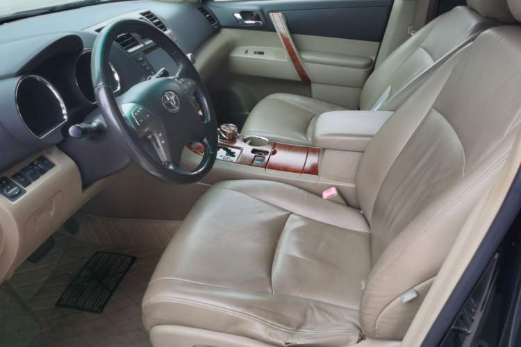 Used Toyota Highlander 2009 2.7L Two-Wheel Drive 7-Seater Supreme Edition Left Front Seat
