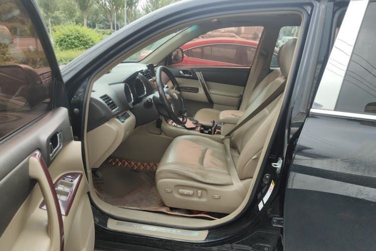 Used Toyota Highlander 2009 2.7L Two-Wheel Drive 7-Seater Luxury Edition Left Front Seat
