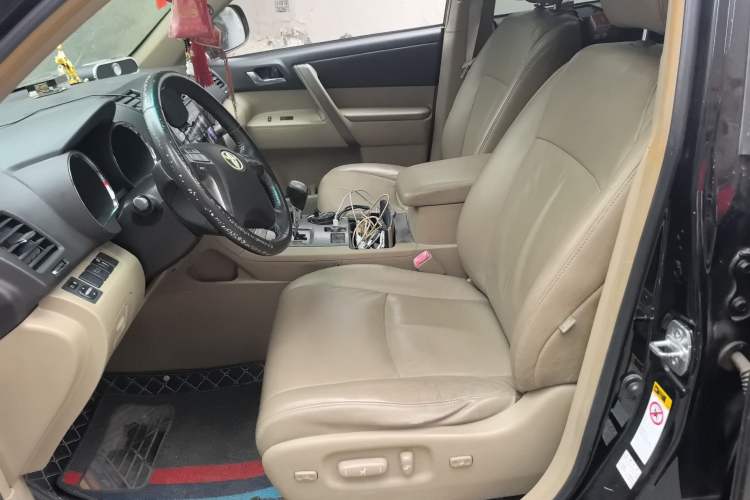 Used Toyota Highlander 2009 2.7L Two-Wheel Drive 7-Seater Luxury Edition Left Front Seat