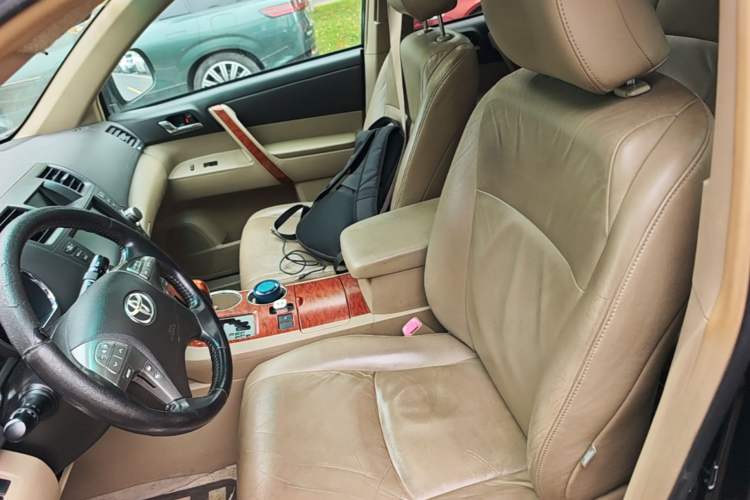 Used Toyota Highlander 2009 2.7L Two-Wheel Drive 7-Seater Supreme Edition Left Front Seat