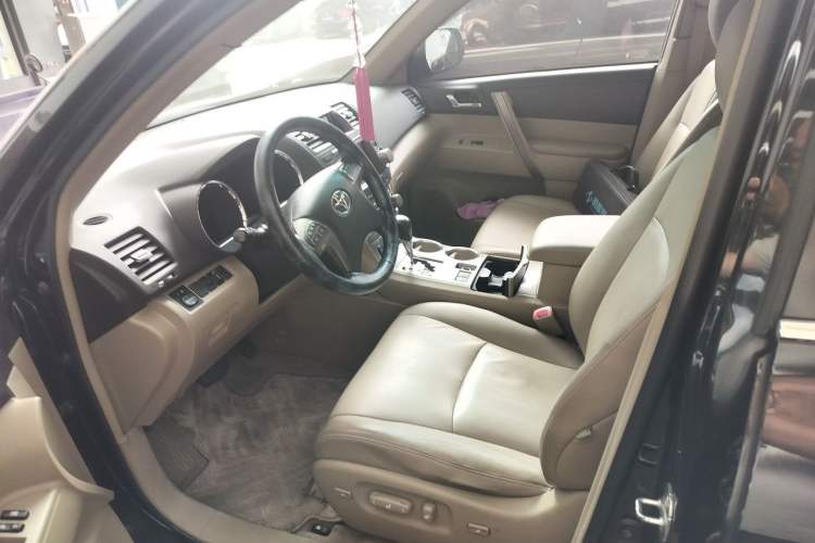 Used Toyota Highlander 2009 2.7L Two-Wheel Drive 7-Seater Luxury Edition Left Front Seat