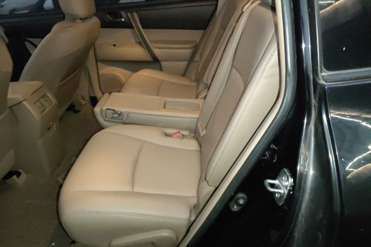 Used Toyota Highlander 2009 2.7L Two-Wheel Drive 5-Seater Sport Edition Left Rear Seat