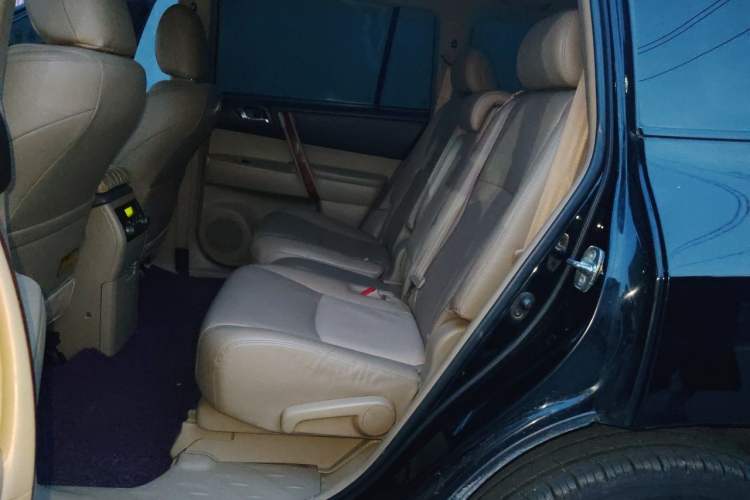 Used Toyota Highlander 2009 2.7L Two-Wheel Drive 7-Seater Supreme Edition Left Rear Seat