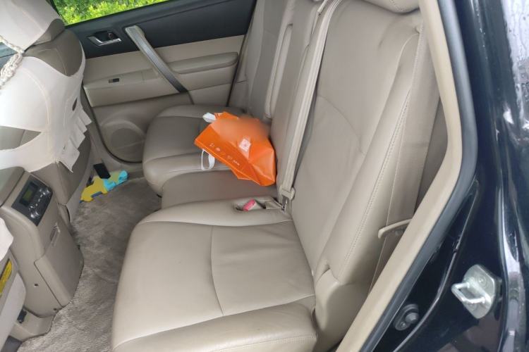Used Toyota Highlander 2009 2.7L Two-Wheel Drive 7-Seater Luxury Edition Left Rear Seat