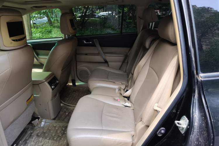 Used Toyota Highlander 2009 2.7L Two-Wheel Drive 7-Seater Luxury Edition Left Rear Seat