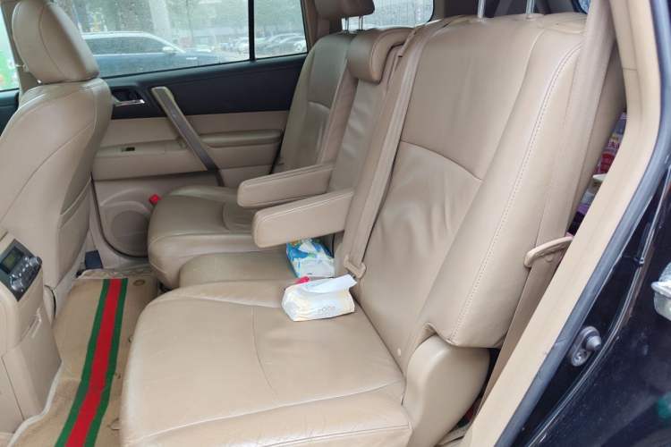 Used Toyota Highlander 2009 2.7L Two-Wheel Drive 7-Seater Luxury Edition Left Rear Seat