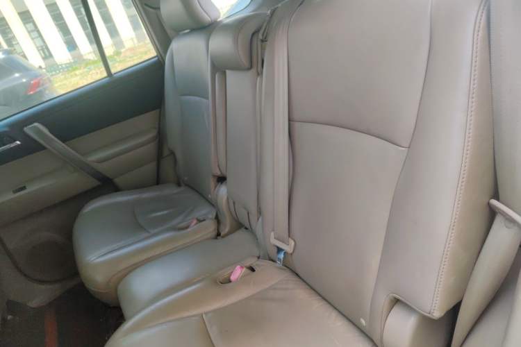 Used Toyota Highlander 2009 2.7L Two-Wheel Drive 7-Seater Luxury Edition Left Rear Seat