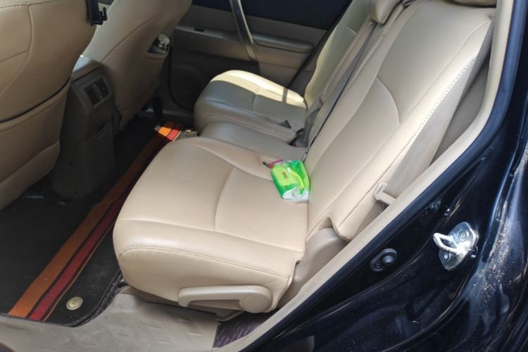 Used Toyota Highlander 2009 2.7L Two-Wheel Drive 5-Seater Sport Edition Left Rear Seat