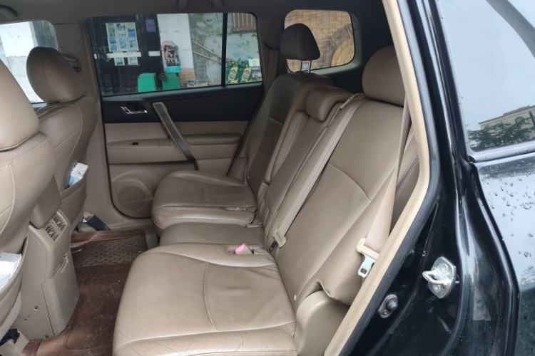 Used Toyota Highlander 2009 2.7L Two-Wheel Drive 5-Seater Sport Edition Left Rear Seat