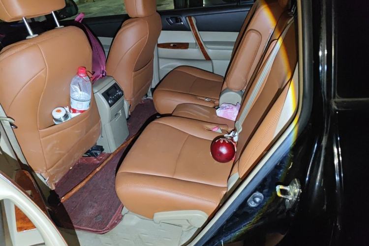 Used Toyota Highlander 2009 2.7L Two-Wheel Drive 7-Seater Luxury Edition Left Rear Seat