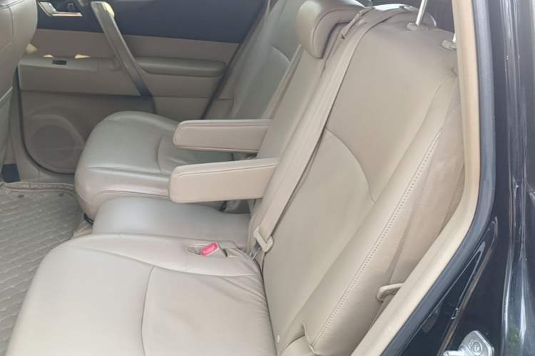 Used Toyota Highlander 2009 2.7L Two-Wheel Drive 7-Seater Luxury Edition Left Rear Seat