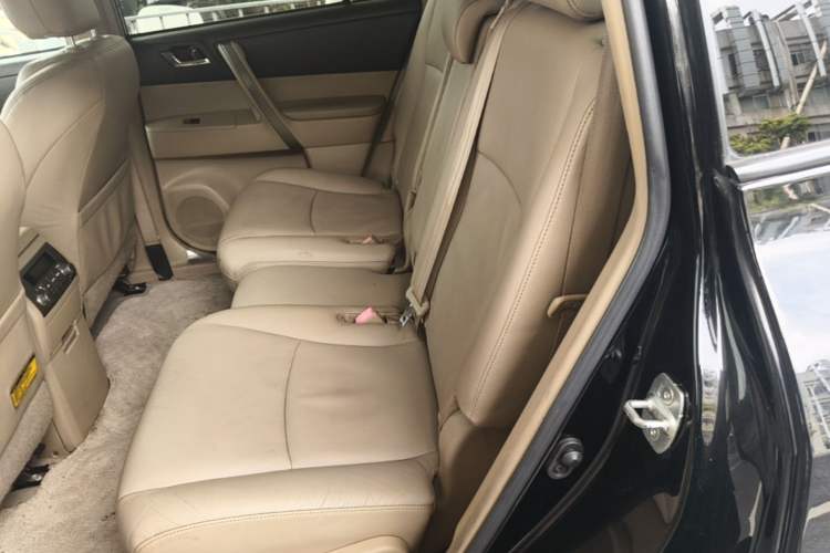 Used Toyota Highlander 2009 2.7L Two-Wheel Drive 7-Seater Luxury Edition Left Rear Seat